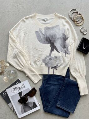 Graphic Floral Ivory Rose Romantic Minimalist Express Knit Sweater | Size Small